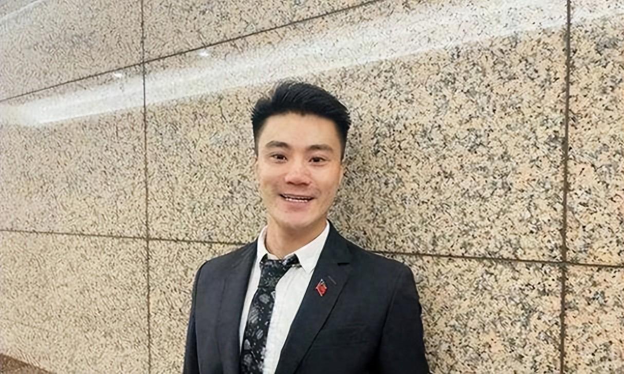 半岛体育-国民党内讧,前高层冲闯党部斥责郑丽文:你不配当主席,是个卒子